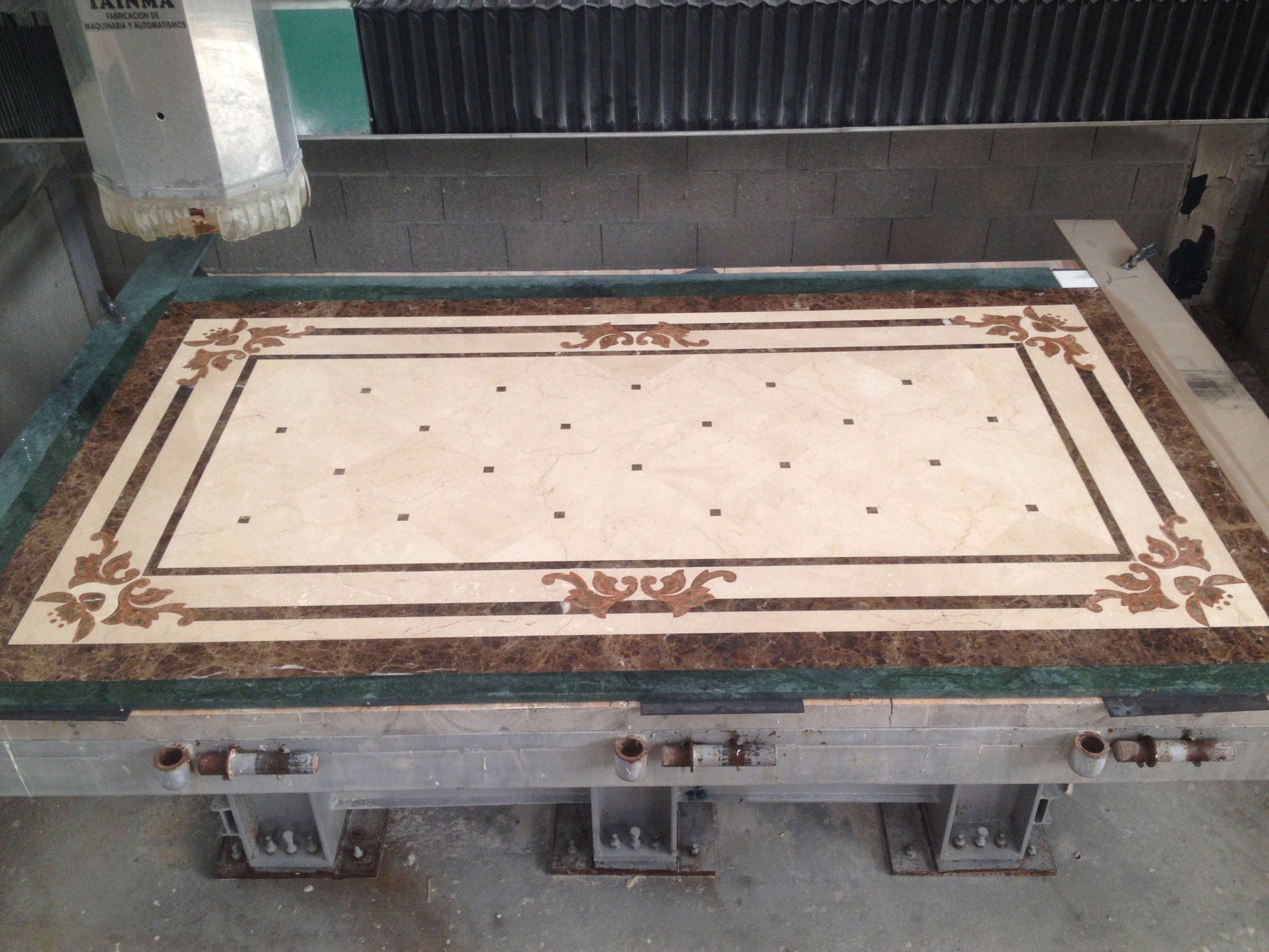 ¿Por qué decorar el baño con mármol Crema Marfil?